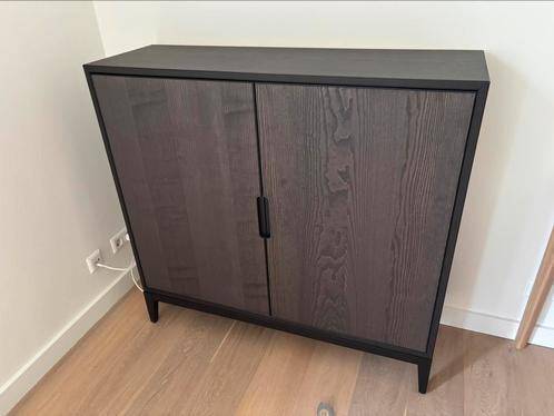 In nieuwstaat: IKEA Regissör dressoir, donkerbruin, Huis en Inrichting, Kasten | Dressoirs, Zo goed als nieuw, 100 tot 150 cm