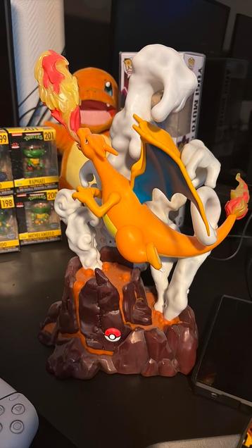 Charizard beeldje met verlichting beschikbaar voor biedingen