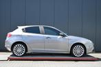 Alfa Romeo Giulietta 1.4 Turbo MultiAir Super automaat, Auto's, Alfa Romeo, 65 €/maand, Stof, 4 cilinders, Origineel Nederlands