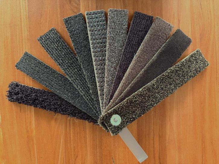 Bunch met staaltjes tapijt vloerbedekking bruin, Hobby en Vrije tijd, Knutselen, Zo goed als nieuw, Materiaal, Ophalen of Verzenden