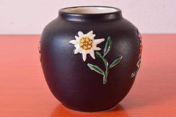 Retro vintage vaas / bolvaas met funky bloemdecor beschikbaar voor biedingen