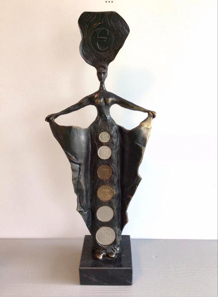 Corry Ammerlaan Artihove bronzen beeld sculptuur brons EURO, Antiek en Kunst, Kunst | Beelden en Houtsnijwerken, Ophalen of Verzenden