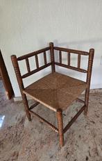 Antieke bobbin hoekstoel met rotan zitting, Antiek en Kunst, Antiek | Meubels | Stoelen en Banken, Ophalen of Verzenden