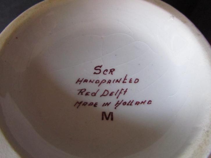 Delfts rood -pul - Bloem-motief. Handgeschilderd., Antiek en Kunst, Antiek | Keramiek en Aardewerk, Ophalen of Verzenden