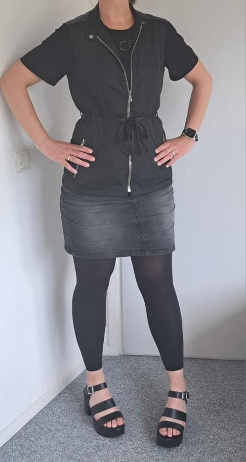Authentiek Prada Dames Gilet – Luxe & Stijl! Maat 36/ S, Kleding | Dames, Bodywarmers, Zo goed als nieuw, Maat 36 (S), Zwart, Ophalen of Verzenden