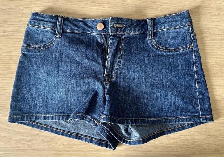 Donkerblauwe dames spijkerbroekje / short maat 38 (m), Kleding | Dames, Spijkerbroeken en Jeans, Zo goed als nieuw, W30 - W32 (confectie 38/40)