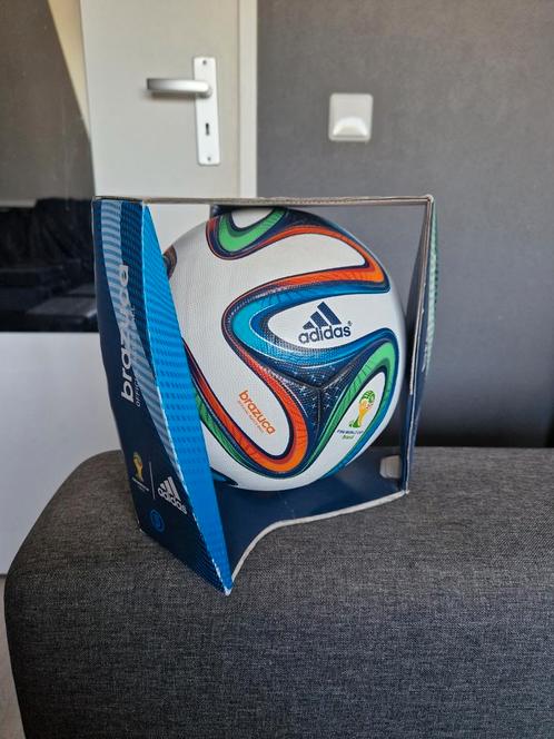 Adidas Brazuca OFFICIAL MATCHBALL (WK 2014), Sport en Fitness, Voetbal, Zo goed als nieuw, Bal, Ophalen of Verzenden
