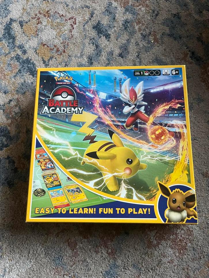 Pokémon Battle Academy Bordspel - zo goed als Nieuw!, Hobby en Vrije tijd, Verzamelkaartspellen | Pokémon, Zo goed als nieuw, Starterdeck