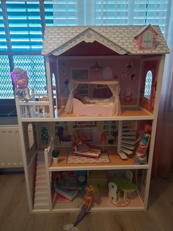 Mooi barbiehuis met barbies dreamtopia en meubels! beschikbaar voor biedingen