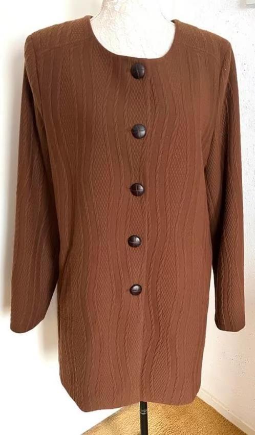 BThree bruin jasje maat 44[dm], Kleding | Dames, Jasjes, Kostuums en Pakken, Zo goed als nieuw, Jasje, Maat 42/44 (L), Bruin, Ophalen of Verzenden