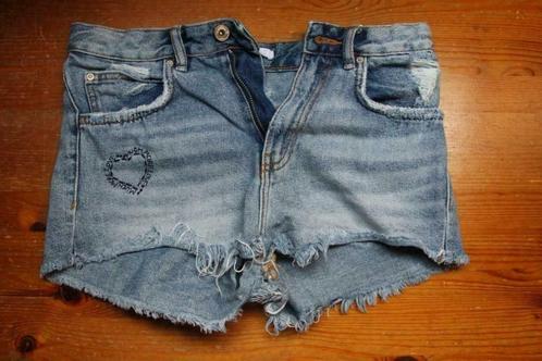 ZARA maat 34 XS Kort spijkerbroekje/ hotpants met hartje, Kleding | Dames, Spijkerbroeken en Jeans, Gedragen, W27 (confectie 34) of kleiner