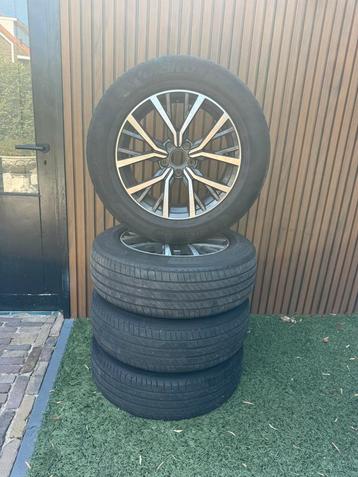VW Tiguan Tulsa 215/65 R17 beschikbaar voor biedingen