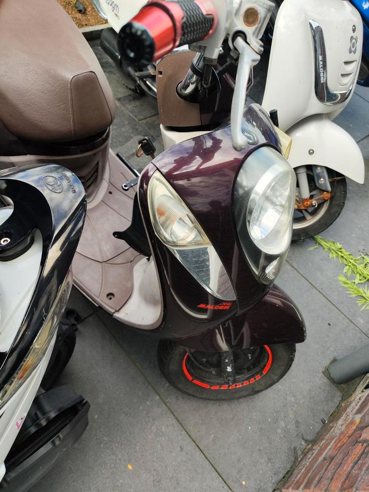 Sym Mio 65cc snor, Fietsen en Brommers, Scooters | SYM, Zo goed als nieuw, Mio, Benzine, Ophalen