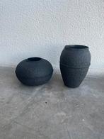 2 Zwarte Papier Maché Vazen van SERAX, Huis en Inrichting, Overige materialen, Gebruikt, Zwart, Ophalen of Verzenden