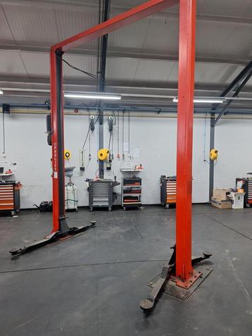 Hefbrug 2 koloms Consul  3000 kg hydraulisch vloervrij  beschikbaar voor biedingen