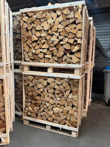 Droog Berk Haardhout beschikbaar voor biedingen