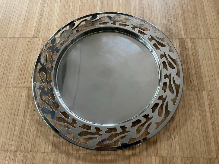 Alessi Ethno Stefano Giovannoni dienblad onderbord 40 cm RVS, Huis en Inrichting, Woonaccessoires | Schalen en Manden, Zo goed als nieuw