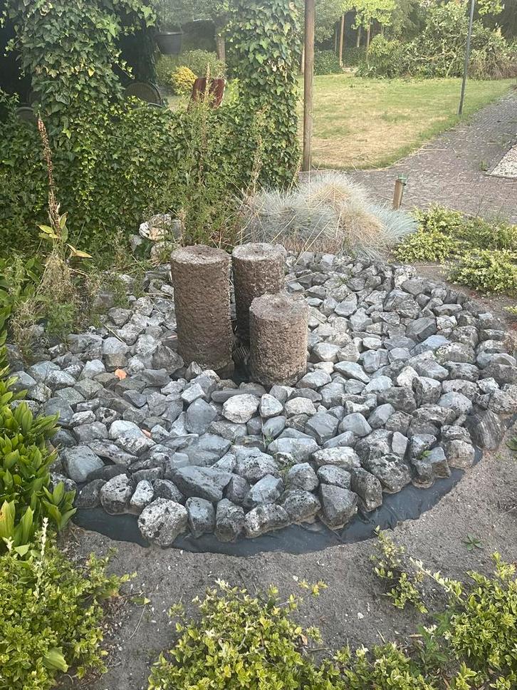 Waterpartij met 3 stenen, pomp en omliggende stenen, Tuin en Terras, Waterpartijen en Fonteinen, Gebruikt, Overige materialen