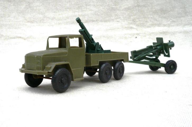 Reo m35 2,5 ton army truck + m114 howitzer. 1/32. kunststof., Antiek en Kunst, Antiek | Speelgoed, Ophalen of Verzenden