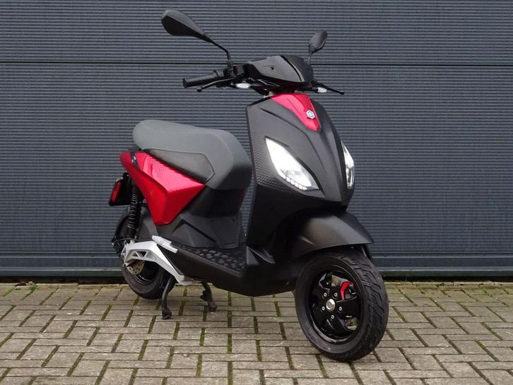 PIAGGIO ELECTRIC ONE 2023 ( Long Rang ) 45 km, Fietsen en Brommers, Scooters | Piaggio