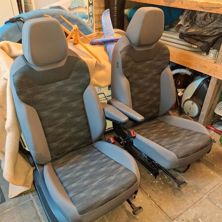 volkswagen id4 id5  interieur
2x voorstoelen achterbank, Auto-onderdelen, Interieur en Bekleding, Volkswagen, Gebruikt, Ophalen of Verzenden