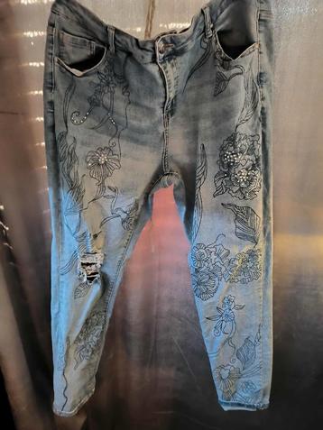 Mooie aparte spijkerbroek maat 48 beschikbaar voor biedingen