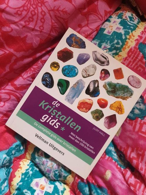 De Kristallengids deel 2, Boeken, Esoterie en Spiritualiteit, Zo goed als nieuw, Ophalen of Verzenden