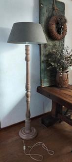 Grote brocante vloerlamp met lampenkap, Ophalen, ., Zo goed als nieuw, .
