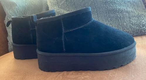 Stoere plateau/platform laarsjes, Kleding | Dames, Schoenen, Zo goed als nieuw, Lage of Enkellaarzen, Zwart, Ophalen of Verzenden