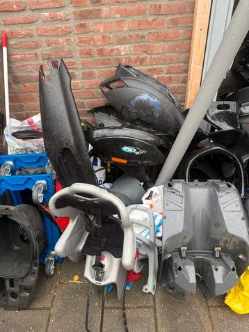 Scooteronderdelen beschikbaar voor biedingen