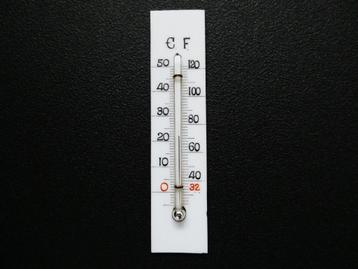 Oude thermometer op wit porselein Celsius Fahrenheit beschikbaar voor biedingen