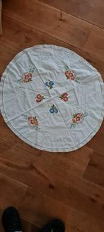 Rond geborduurd tafelkleed, Ophalen of Verzenden, Rond