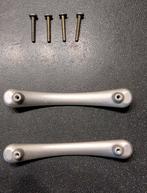 2 metalen, mat zilverkleurige handgrepen/ kastdeurgrepen, Huis en Inrichting, Ophalen of Verzenden, Zo goed als nieuw