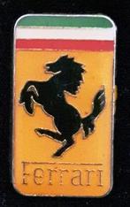 Ferrari pin- goudgeel epoxy 27x14 mm., Verzamelen, Speldjes, Pins en Buttons, Verzenden, Nieuw, Transport, Speldje of Pin