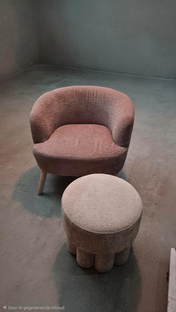 Vintage fauteuil met voetenbankje beschikbaar voor biedingen