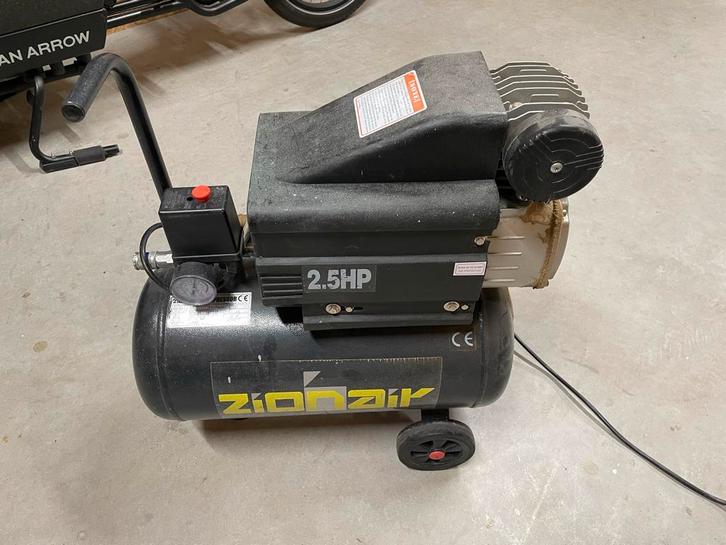 Zion Air Compressor - 2.5HP - 24L, Doe-het-zelf en Verbouw, Compressors, Gebruikt, 6 tot 10 bar, Minder dan 25 liter, Minder dan 200 liter/min