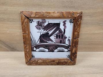 Een ingelijst tegeltje met huisje beschikbaar voor biedingen