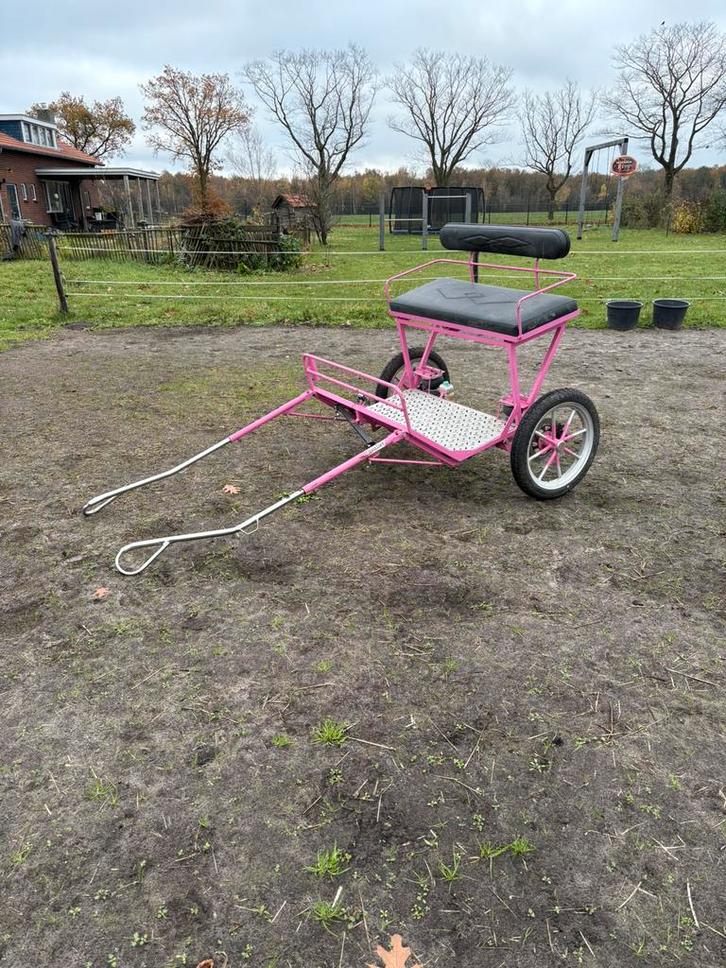 Super gave roze tweewieler voor Shet of mini paard., Dieren en Toebehoren, Rijtuigen en Koetsen, Gebruikt, Sulky, Pony, Gesloten