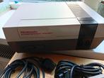 Gereinigde Nintendo Nes Set met spellen + boekjes, Ophalen of Verzenden, Zo goed als nieuw, Met 2 controllers, Met games
