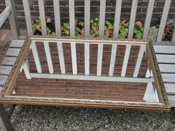 Grote rechthoekige spiegel goudkleurige lijst beschikbaar voor biedingen