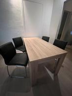 Eettafel met vier stoelen / Dining table with four chairs, 50 tot 100 cm, 150 tot 200 cm, Rechthoekig, Zo goed als nieuw