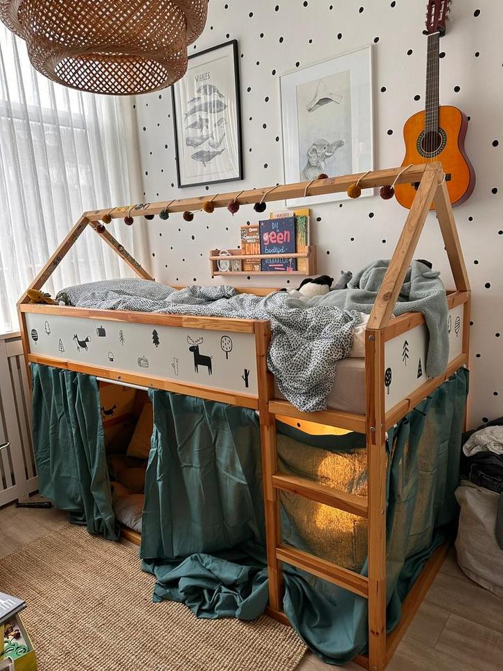 Ikea kura halfhoogslaper met gordijnen en dak, Kinderen en Baby's, Kinderkamer | Stapelbedden en Hoogslapers, Zo goed als nieuw