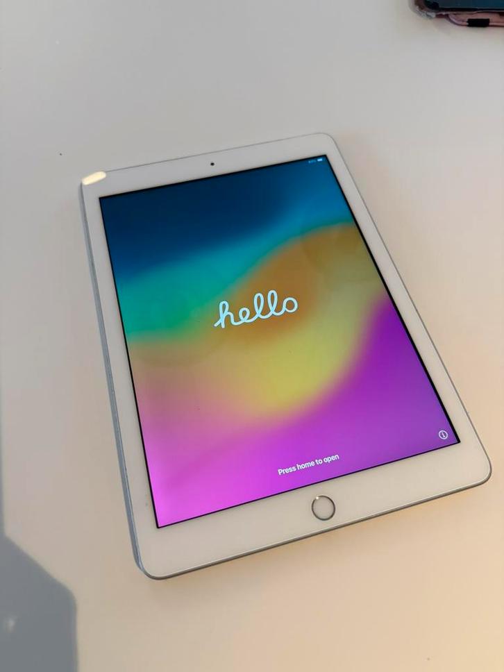 Apple iPad Wi-Fi 32GB (2018) Zilver - 6e generatie, Computers en Software, Apple iPads, Gebruikt, Apple iPad, Wi-Fi, 10 inch, 32 GB