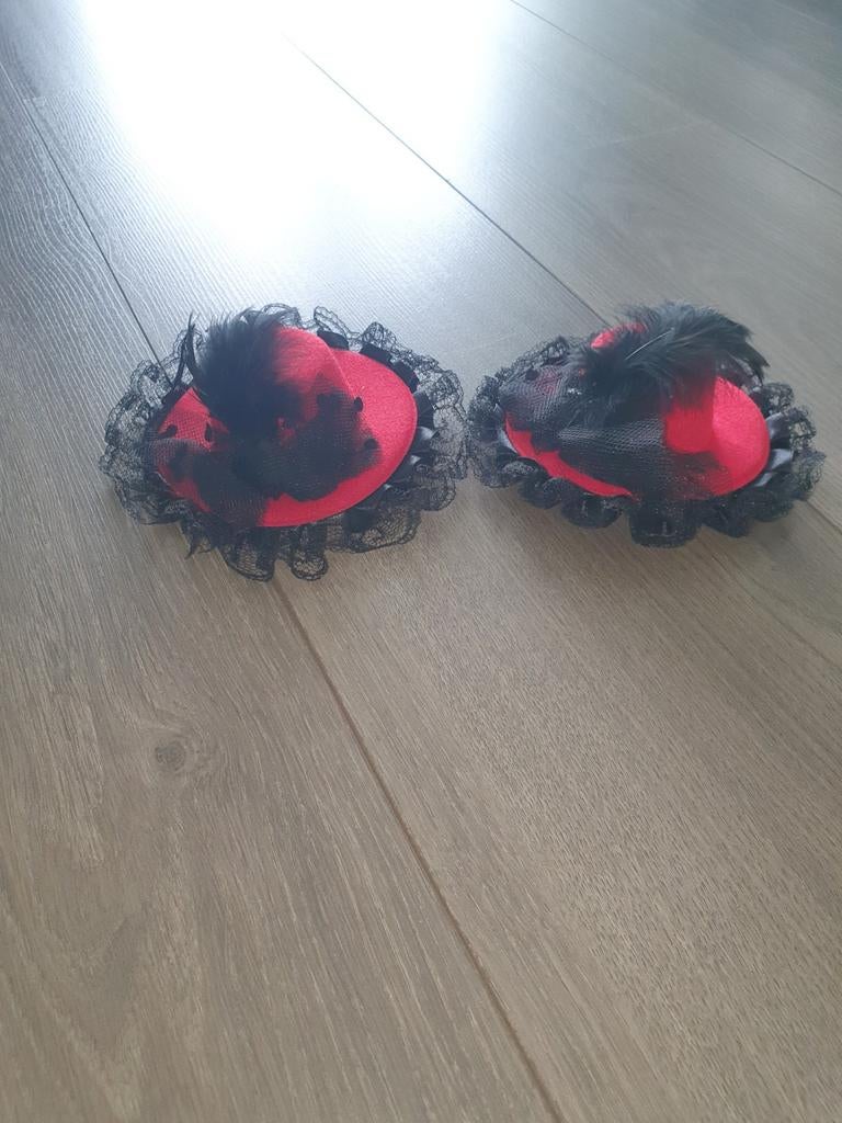 Broche hoed, Ophalen of Verzenden, Nieuw, Rood, Overige materialen