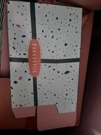 Goedkoopste Feeststol - Nieuw in doos - 315x145x80, Diversen, Kerst, Ophalen of Verzenden, Nieuw