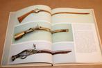 Vuurwapens [EN] — Groot Formaat Fotoboek met Index, Ophalen of Verzenden, Tweede Wereldoorlog, Gelezen, Overige onderwerpen