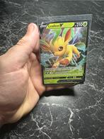 Leafeon V 013, Hobby en Vrije tijd, Verzamelkaartspellen | Pokémon, Ophalen of Verzenden, Nieuw, Losse kaart, Foil