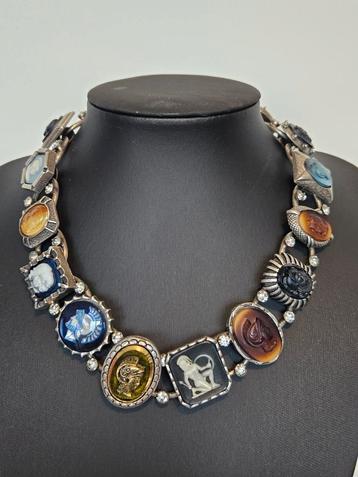 Zeer unieke Design Ketting met verschillende Glas Camé beschikbaar voor biedingen