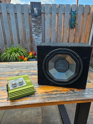 Subwoofer, versterker en zekeringhouder. beschikbaar voor biedingen