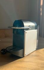Nespresso Magimix Pixie zilver werkt maar maakt veel geluid., Gebruikt, Espresso apparaat, Ophalen of Verzenden, Koffiepads en cups